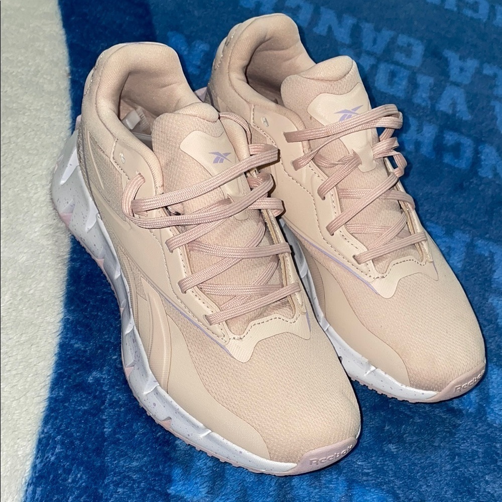 Reebok Pink Sneakers Modern Athletic Design